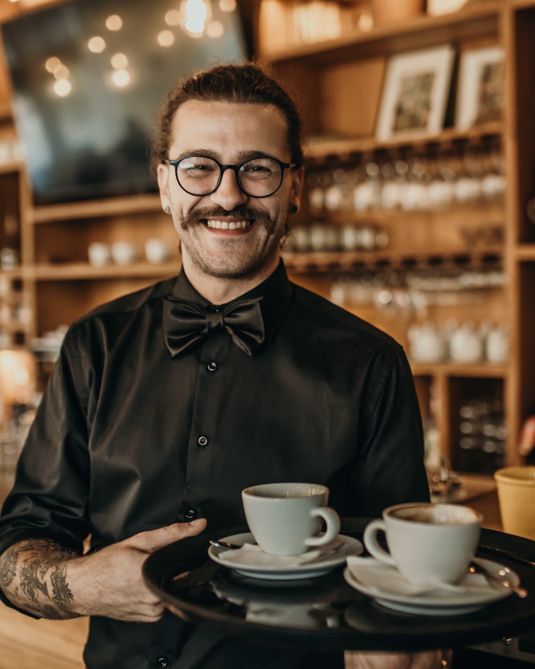 LinguaPro Student Waiter